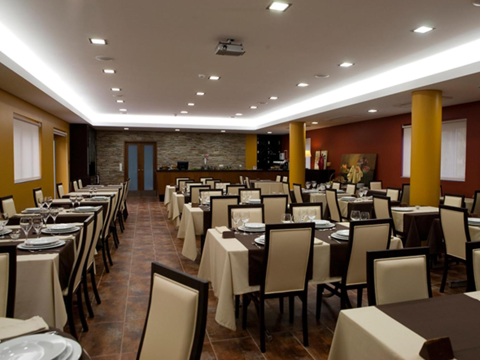 瓦莱迪坎布拉 Pensao Suissa酒店 外观 照片